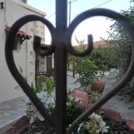 Skaros Semesterbostad *